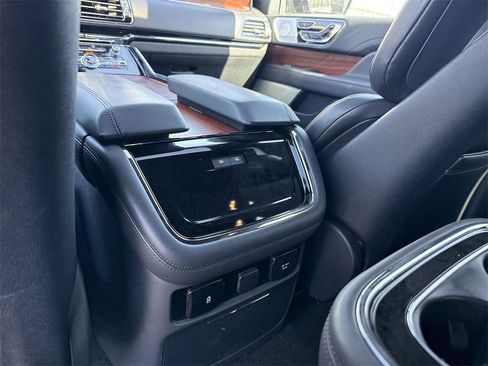 Used 2024 Lincoln Navigator Reserve image 21