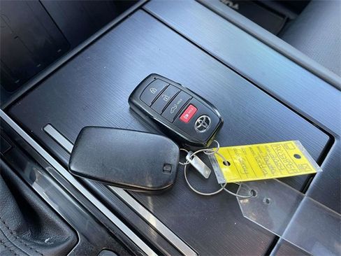 Used 2024 Toyota Tundra Platinum image 32