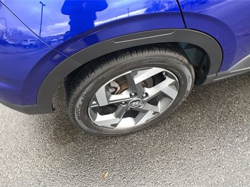 Used 2023 Hyundai Venue Limited image 27