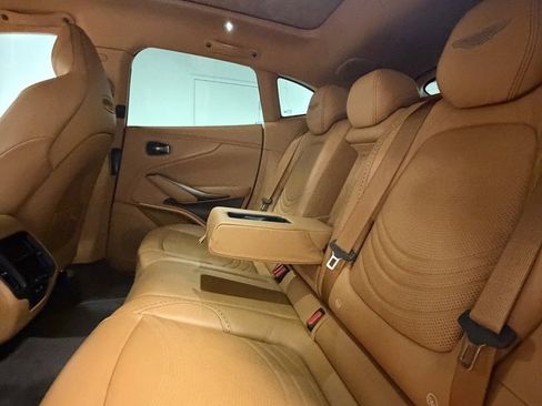 Used 2022 Aston Martin DBX image 9
