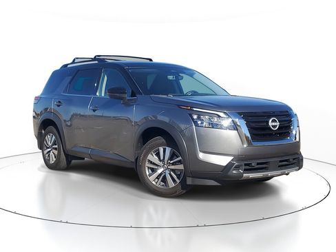 Used 2023 Nissan Pathfinder SL image 1