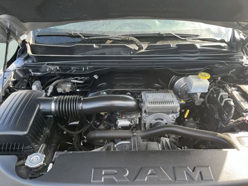 Used 2024 RAM 1500 Laramie AWD/4WD image 10