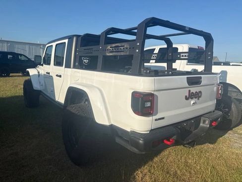 Used 2025 Jeep Gladiator Rubicon w/ Convenience Group AWD/4WD image 4