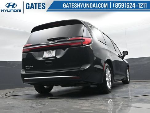 Used 2022 Chrysler Pacifica Touring-L w/ Uconnect Theater Family Group FWD image 42