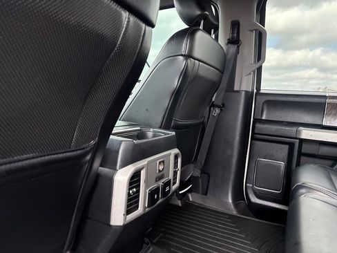 Used 2019 Ford F350 Lariat image 28