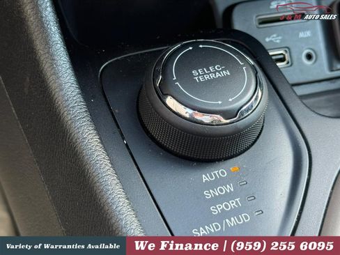 Used 2018 Jeep Cherokee Limited w/ High Altitude Package AWD/4WD image 19