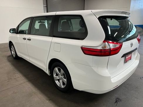 Used 2017 Toyota Sienna L FWD image 5