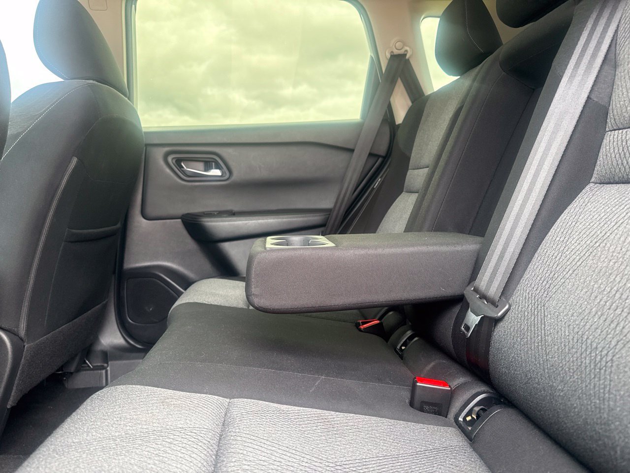 Certified 2025 Nissan Rogue SV FWD image 36