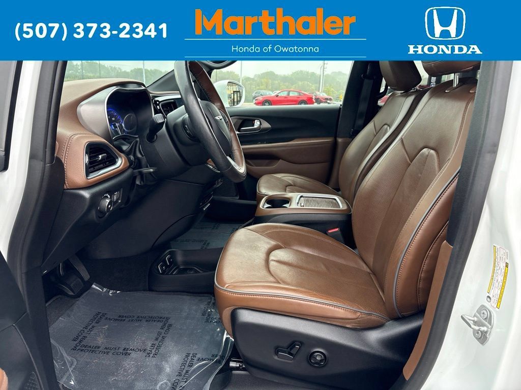 Used 2020 Chrysler Pacifica Limited w/ Tire & Wheel Group FWD image 9