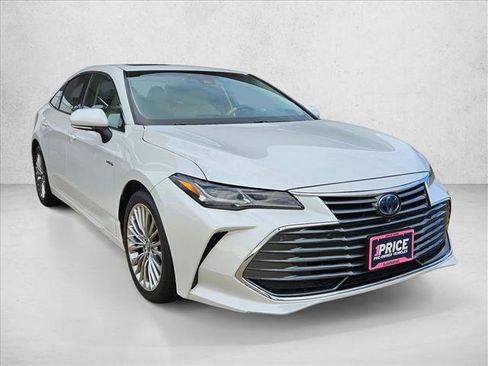 Used 2019 Toyota Avalon Limited w/ Advanced Safety Package image 3