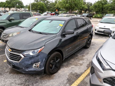 Used 2018 Chevrolet Equinox LS FWD image 3