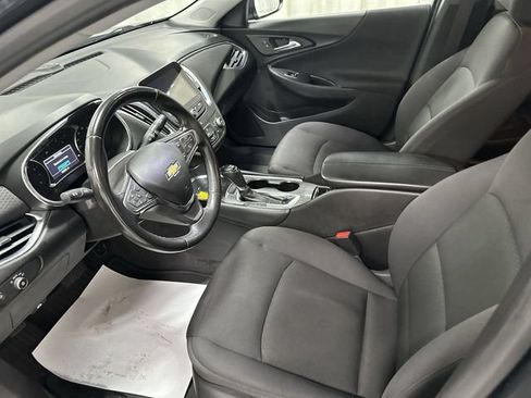 Used 2017 Chevrolet Malibu LT FWD image 14