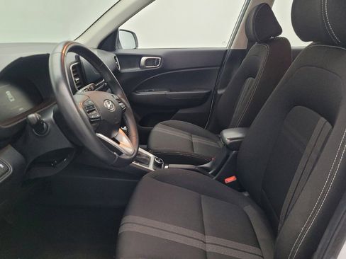 Used 2025 Hyundai Venue SEL image 17