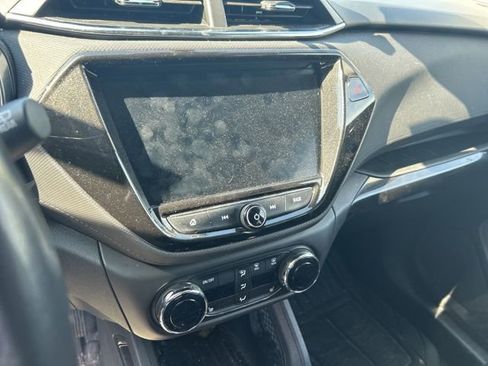 Used 2021 Chevrolet TrailBlazer LT w/ Premium Seating Package FWD image 11