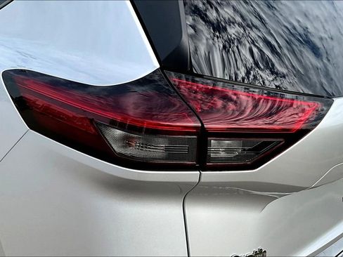 Used 2022 Nissan Rogue SV image 24