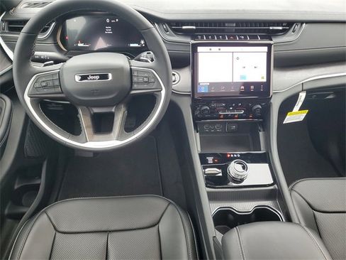 New 2025 Jeep Grand Cherokee Limited w/ Luxury Tech Group II image 13