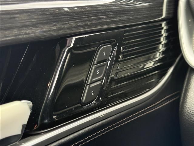 Used 2022 Jeep Wagoneer Series III AWD/4WD image 24