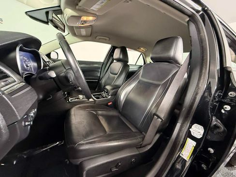 Used 2021 Chrysler 300 Touring L RWD image 19
