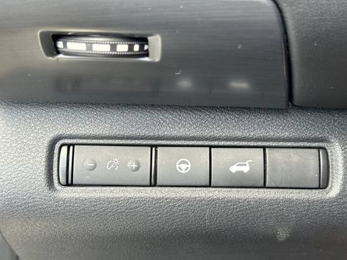 Used 2023 Nissan Pathfinder SL w/ Lighting Package (N92) FWD image 28
