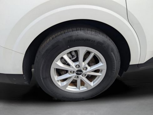 Certified 2024 Kia Carnival LX image 23