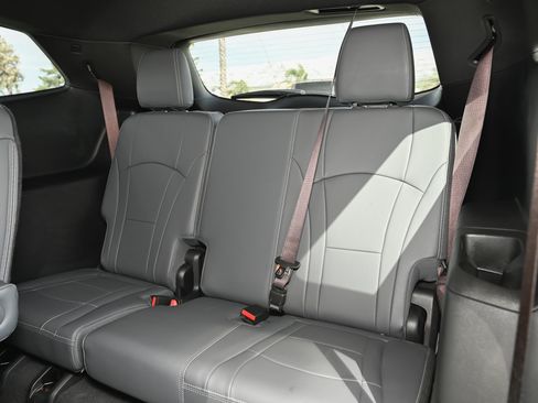 Used 2024 Buick Enclave Essence w/ Sport Touring Edition image 38