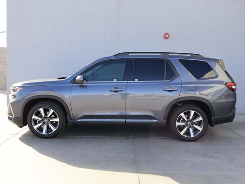 Used 2024 Honda Pilot Touring image 2