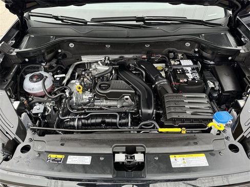 Certified 2025 Volkswagen Taos SE image 27