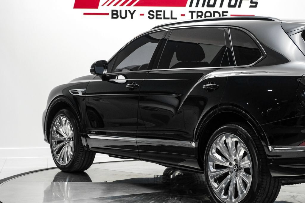 Used 2023 Bentley Bentayga Extended Wheelbase AWD/4WD image 15