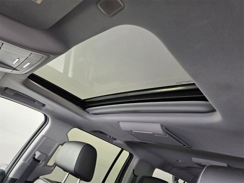 Used 2019 Chevrolet Suburban Premier image 12