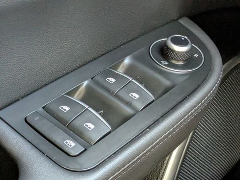 Used 2022 Alfa Romeo Giulia Veloce image 24