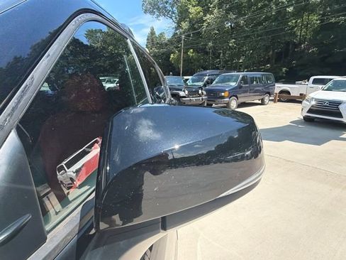 Used 2023 Toyota Highlander XSE AWD/4WD image 25