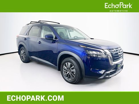 Used 2024 Nissan Pathfinder SV image 1