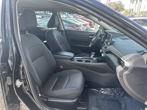 Used 2025 Nissan Altima 2.5 SV FWD image 29