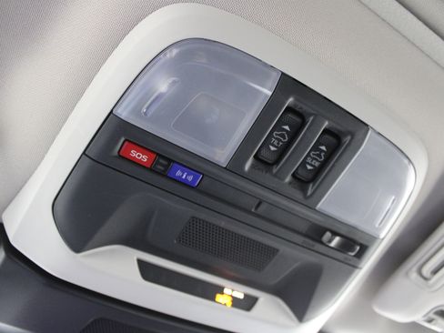 Used 2024 Subaru Crosstrek 2.0i Premium image 18