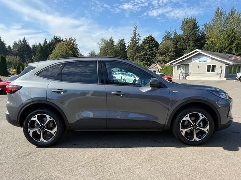 Used 2025 Ford Escape ST-Line Select AWD/4WD image 6