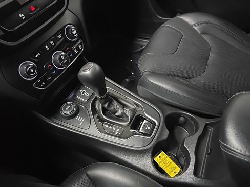 Used 2019 Jeep Cherokee Limited AWD/4WD image 27