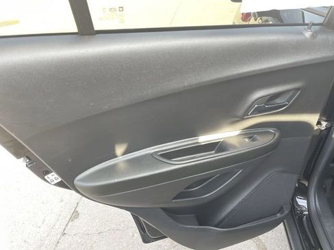 Used 2022 Chevrolet Trax LS w/ Tint and Cruise Package image 12