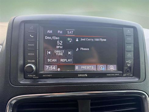 Used 2019 Dodge Grand Caravan SXT image 28