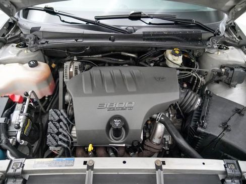 Used 2004 Pontiac Bonneville SE image 10