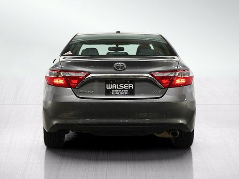 Used 2016 Toyota Camry XLE w/ Moonroof Package FWD image 4