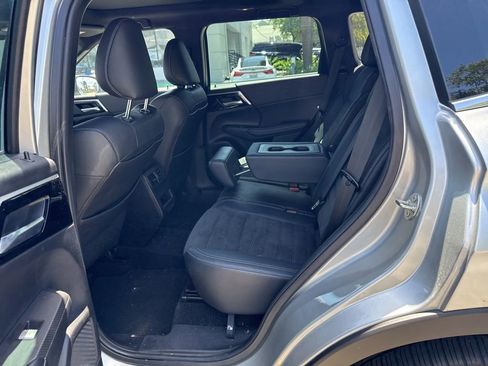 Used 2022 Mitsubishi Outlander SE image 5