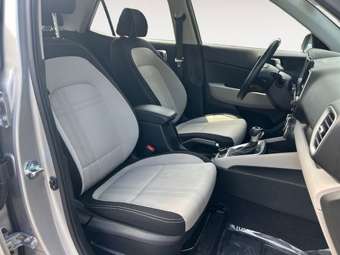 Used 2025 Hyundai Venue SEL FWD image 24