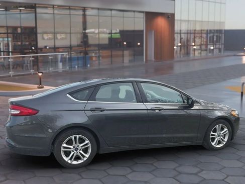 Used 2018 Ford Fusion SE w/ Fusion SE Technology Package FWD image 14