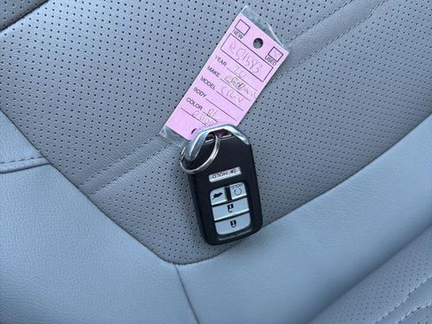 Used 2020 Honda CR-V Touring image 32