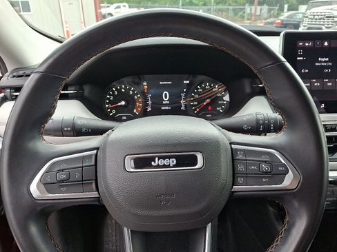 Used 2022 Jeep Compass Limited image 19