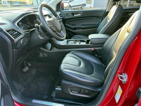 Used 2020 Ford Edge Titanium w/ Equipment Group 301A image 9