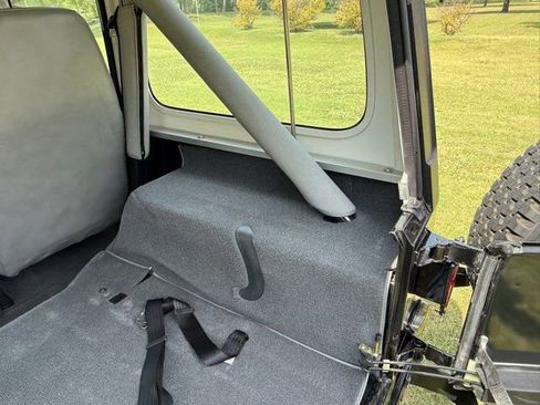 Used 1989 Jeep Wrangler 4WD image 34