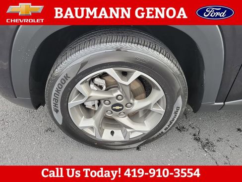 Used 2025 Chevrolet Trax LT w/ LT Convenience Package image 24