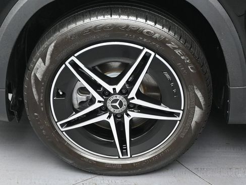 Used 2024 Mercedes-Benz EQB 300 4MATIC image 13