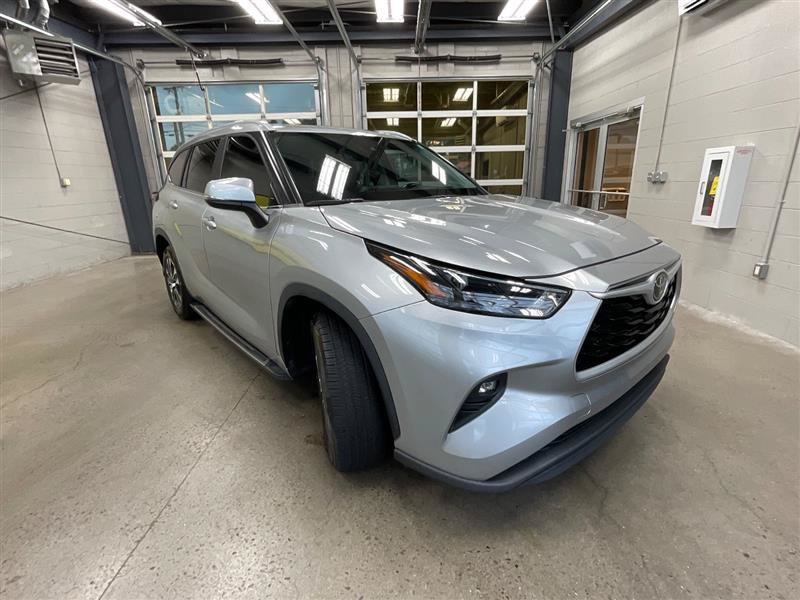 Used 2023 Toyota Highlander XLE FWD image 7